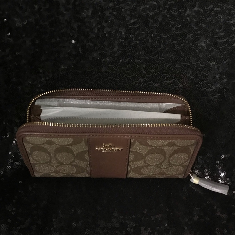 Coach: Accordion ZIP Wallet - Picture 4 of 5